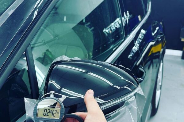 ציפוי נגד שריטות לרכב הדבקה על מראה ציפוי נגד שריטות לרכב הדבקה על מראה