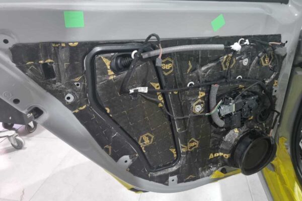 בידוד רעשים לרכב בדלת