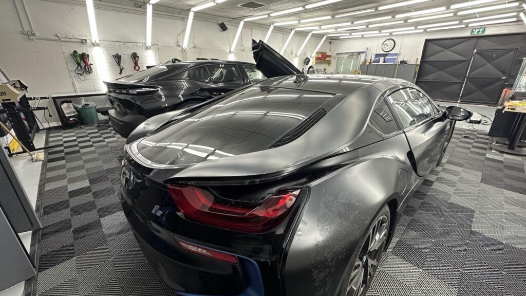 פרויקט BMW i8 תיקון PDR כולל הורדת ציפוי PPF ישן פרויקט BMW i8 תיקון PDR כולל הורדת ציפוי PPF ישן