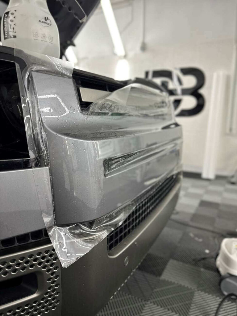 פרויקט ציפוי PPF מלא לנד רובר 2022 + ציפוי אטרמלי לחלונות פרויקט ציפוי PPF מלא לנד רובר 2022 + ציפוי אטרמלי לחלונות