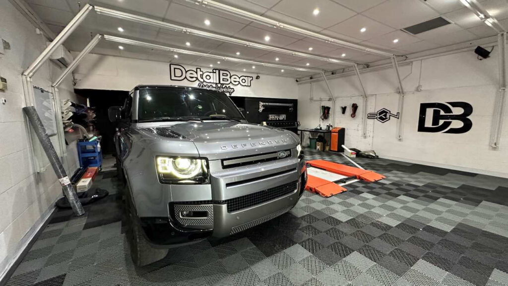 פרויקט ציפוי PPF מלא לנד רובר 2022 + ציפוי אטרמלי לחלונות פרויקט ציפוי PPF מלא לנד רובר 2022 + ציפוי אטרמלי לחלונות