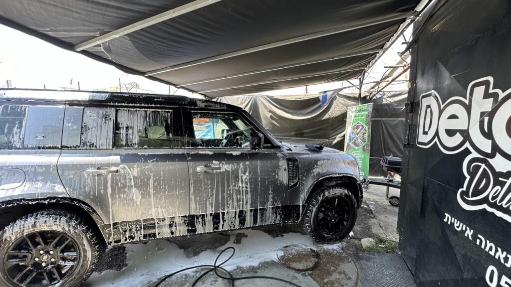 פרויקט ציפוי PPF מלא לנד רובר 2022 + ציפוי אטרמלי לחלונות פרויקט ציפוי PPF מלא לנד רובר 2022 + ציפוי אטרמלי לחלונות