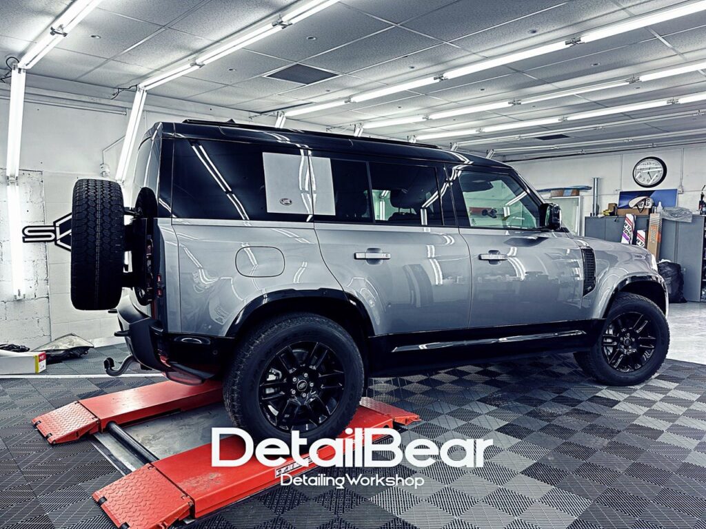 פרויקט ציפוי PPF מלא לנד רובר 2022 + ציפוי אטרמלי לחלונות פרויקט ציפוי PPF מלא לנד רובר 2022 + ציפוי אטרמלי לחלונות