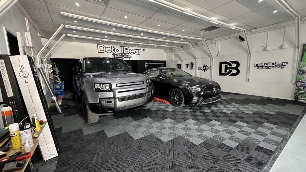 פרויקט ציפוי PPF מלא לנד רובר 2022 + ציפוי אטרמלי לחלונות פרויקט ציפוי PPF מלא לנד רובר 2022 + ציפוי אטרמלי לחלונות