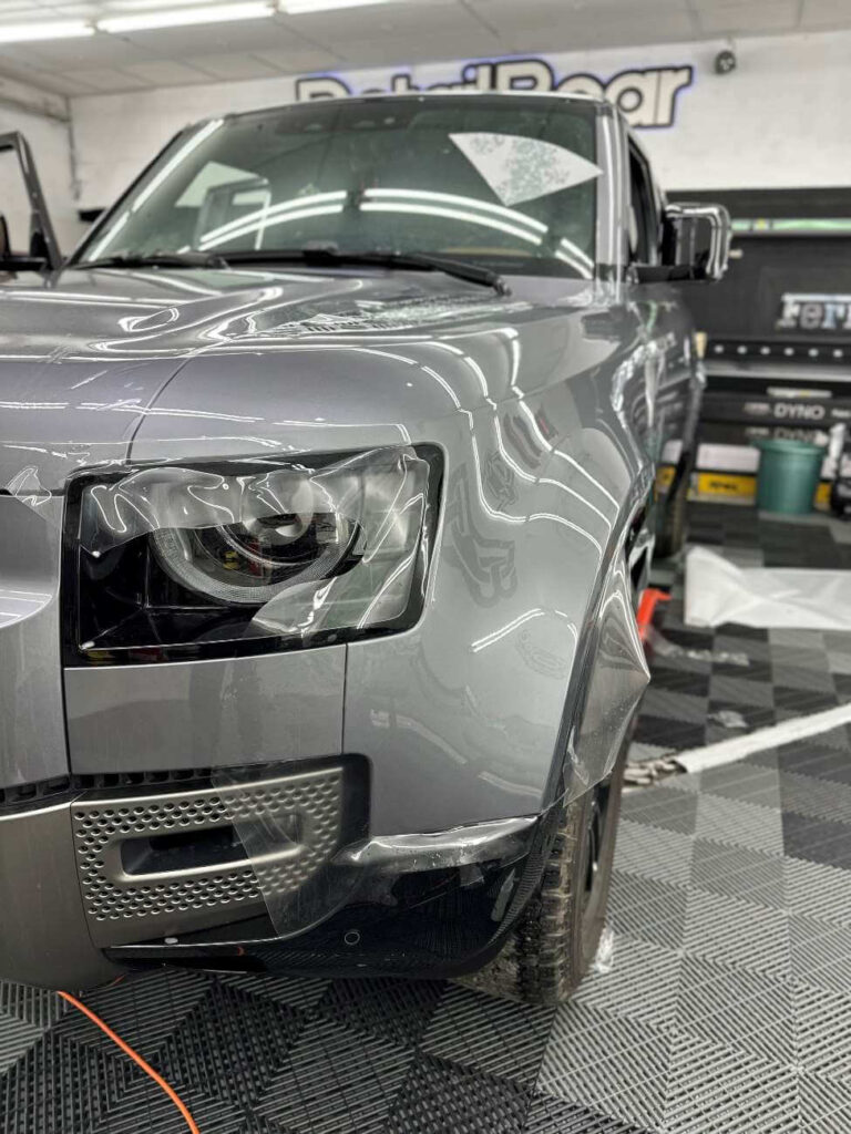 פרויקט ציפוי PPF מלא לנד רובר 2022 + ציפוי אטרמלי לחלונות פרויקט ציפוי PPF מלא לנד רובר 2022 + ציפוי אטרמלי לחלונות